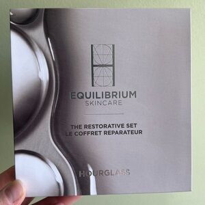 Hourglass Equilibrium Skincare THE RESTORATIVE SET
Brand new in box